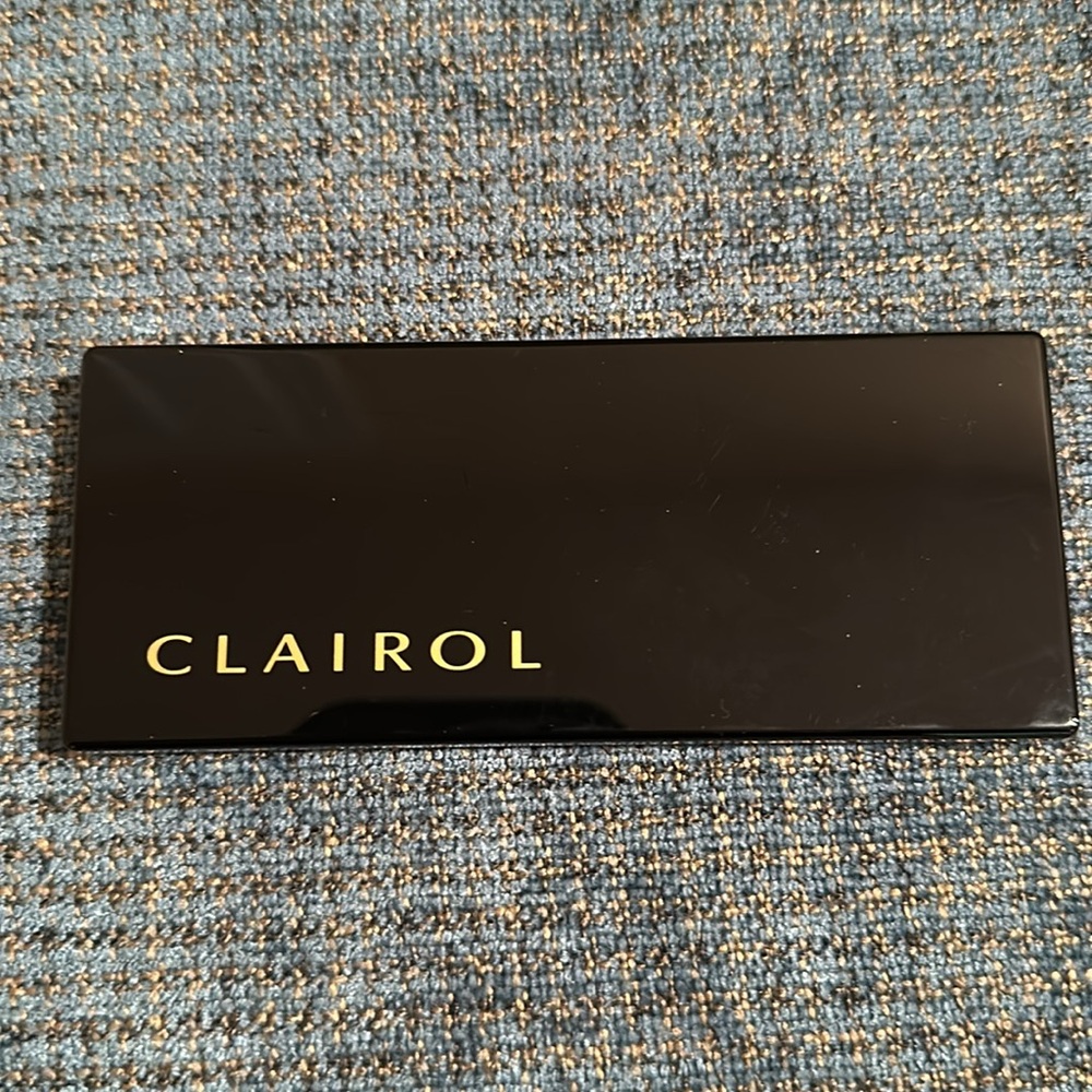 NEW Clairol Root Touch-Up Temporary Concealing Powder, Dark Brown Hair Color - Picture 2 of 4